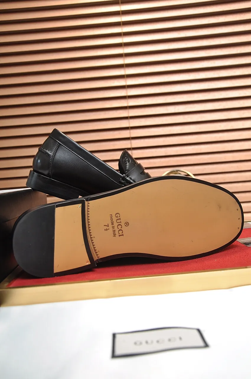Men's shoes💰560💶Italy's top luxury men's shoe giant (GUCCI) (Gucci) (full cowhide lining) new arrival🍃Original European style🔰 Pleasant to the eye😍In order to make the shoes more durable and non-deformable🌀The production continues to follow traditional methods but there is still no lack of innovation💪Choose original sheepskin for the leather♻️ Smooth and natural And extra bright ⭐Made of imported cowhide, the first choice of rich people 38-45 (45 customized)